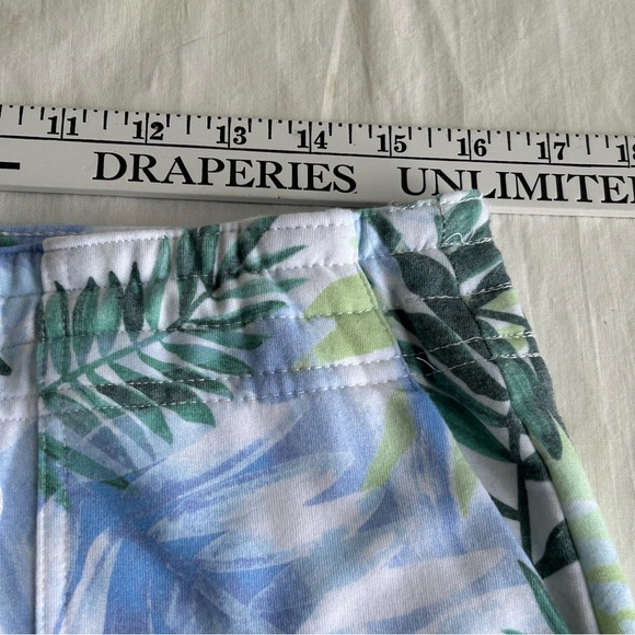 Zac & Rachel Print Cropped Lounge Pants - Picture 9 of 16